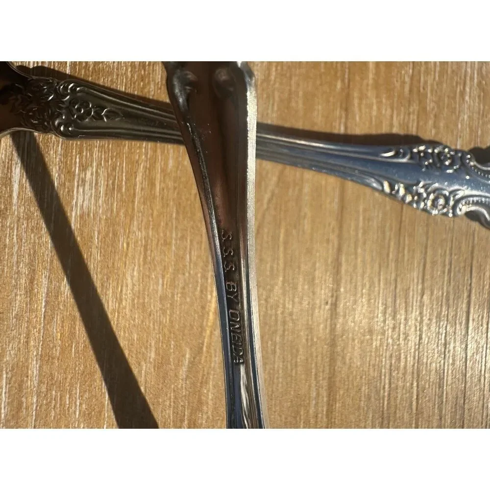 4 ONEIDA Renoir-Pembrooke Stainless Sss 1991 Floral Pierced Salad‎ Forks USA